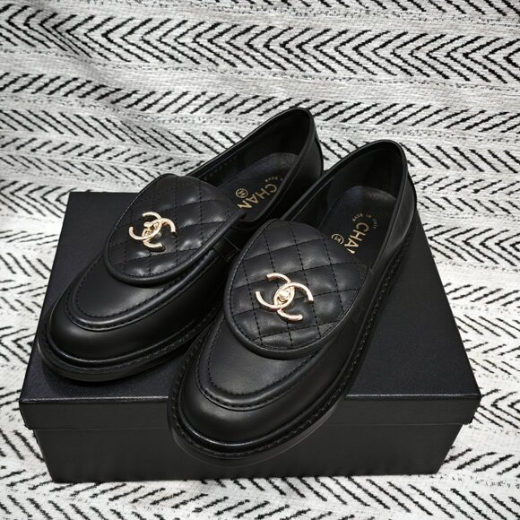 Chanel Women's Black Loafers - Picture 7 of 7